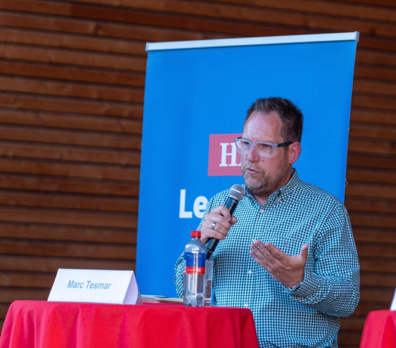 Bürgermeisterkandidat Marc Tesmar in der Vorbereitung Marc Tesmar - Gut vorbereitet Verantwortung übernehmen